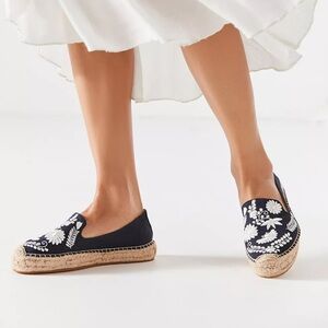 Soludos Ibiza Floral Embroidered Floral Smoking Slipper Espadrilles Navy/White 7